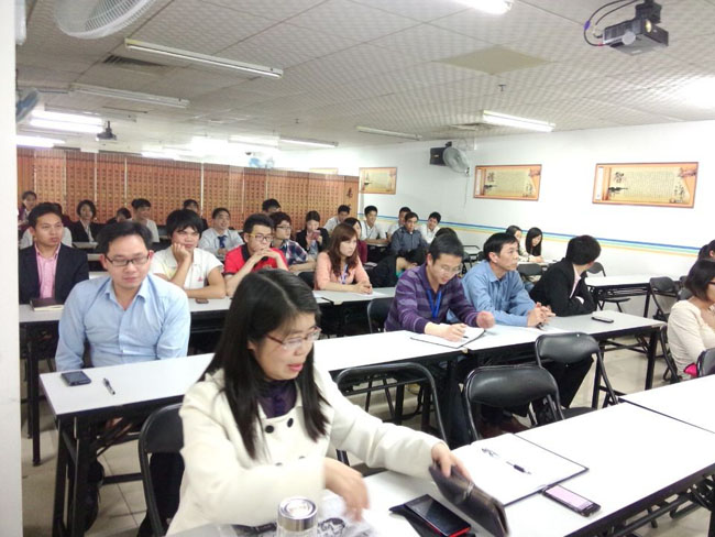 財務輕,怨何生,言語忍,忿自泯 財務輕,怨何生,言語忍,忿自泯